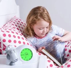 Duracell Zazu Kids Sam Das Schaf Pädagogischer Wecker Kinder - Schlaftrainer Kinder - Für Mädchen Und Jungen - Intelligentes Lernen Von Schlafen Und Aufwachen Mit LED Kinderwecker - Grau -Kinder Welt Verkauf 0680569805577 6