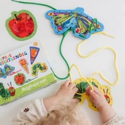 Bambolino Toys Raupe Nie Genug - Fädelkarten -Kinder Welt Verkauf bambolino toys rupsje nooitgenoeg rijgkaarten