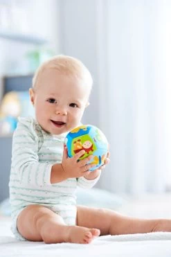 HABA Babyball Glücksbringer - 11 Cm 5 HABA Babyball Glücksbringer - 11 Cm -Kinder Welt Verkauf haba babyball gluecksbringer 11 cm 2