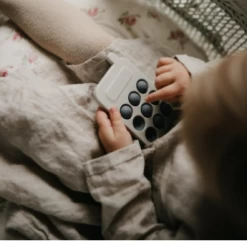 MUSHIE - PRESS TOY PHONE - Cambridge Blau -Kinder Welt Verkauf mushie press toy phone cambridge blau 2