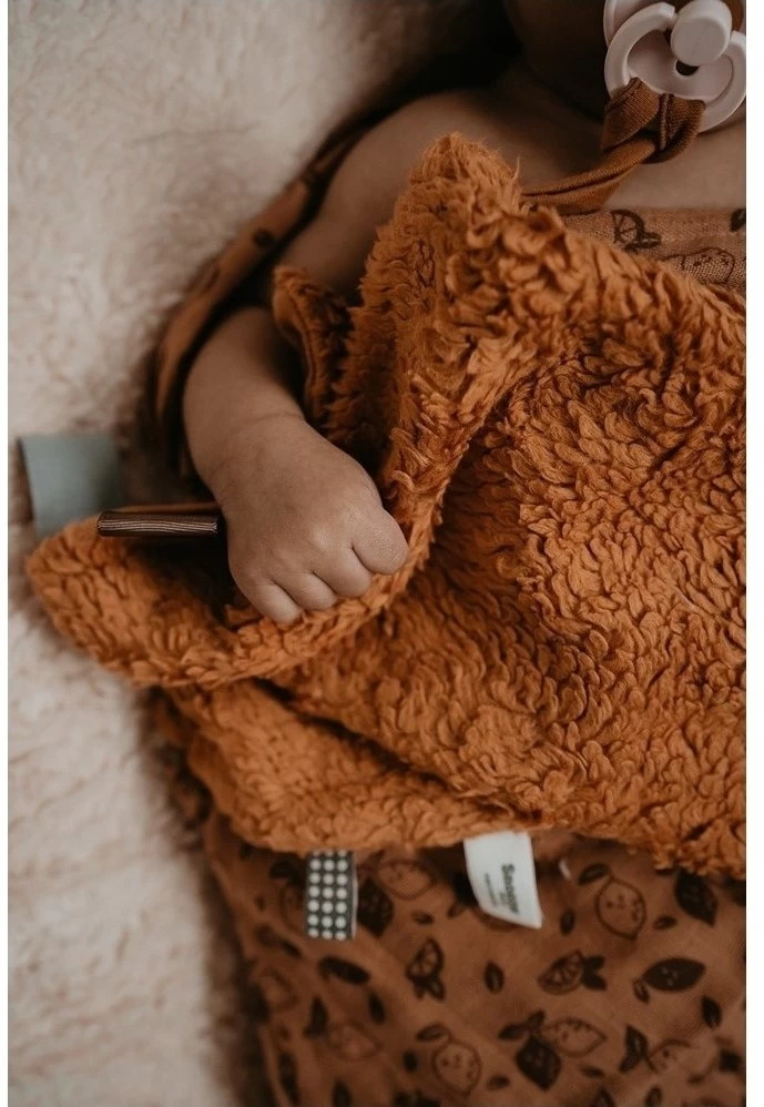 Snoozebaby Kuscheltier Sweet Dreaming Toffee - 25 X 25cm GOTS 5 Snoozebaby Kuscheltier Sweet Dreaming Toffee - 25 X 25cm GOTS – Bild 3