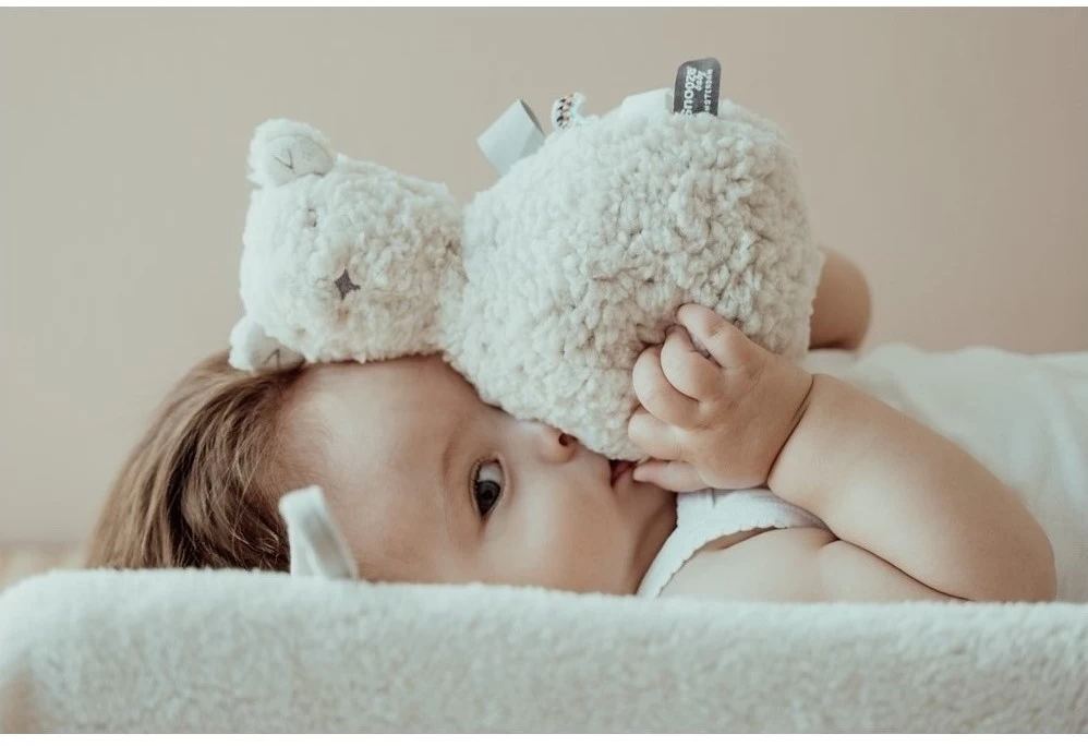 Snoozebaby ORGANIC Bobby Bear Ball Stone Beige 4 Snoozebaby ORGANIC Bobby Bear Ball Stone Beige – Bild 2