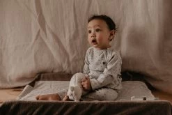 Snoozebaby Wickelauflage Happy Dressing Warm Braun - 45 X 70cm GOTS -Kinder Welt Verkauf snoozebaby organic changing cover happy dressing 45 x 70cm warm brown 1