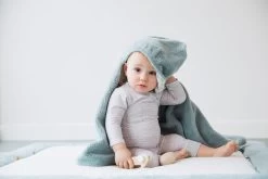 Snoozebaby Playmat (Cheerful Playing) Gray Mist -Kinder Welt Verkauf snoozebaby playing cloth cheerful playing 75x95cm gray mist