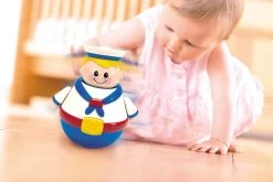 TOLO 89348 Classic - Stehaufmännchen Roly Poly Seemann -Kinder Welt Verkauf tolo classic tuimelaar roly poly zeeman met geluid