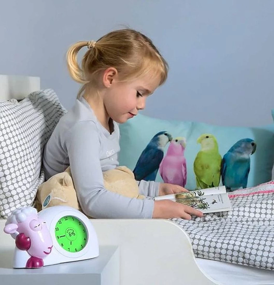 Duracell Zazu Kids Sam Das Schaf Pädagogischer Wecker Kinder - Schlaftrainer Kinder - Für Mädchen Und Jungen - Intelligentes Lernen Von Schlafen Und Aufwachen Mit LED Kinderwecker - Rosa 4 Duracell Zazu Kids Sam Das Schaf Pädagogischer Wecker Kinder - Schlaftrainer Kinder - Für Mädchen Und Jungen - Intelligentes Lernen Von Schlafen Und Aufwachen Mit LED Kinderwecker - Rosa – Bild 2