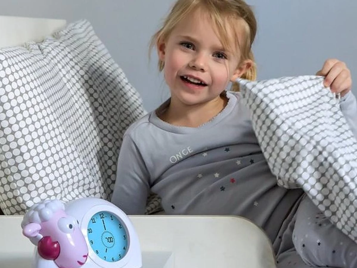 Duracell Zazu Kids Sam Das Schaf Pädagogischer Wecker Kinder - Schlaftrainer Kinder - Für Mädchen Und Jungen - Intelligentes Lernen Von Schlafen Und Aufwachen Mit LED Kinderwecker - Rosa 5 Duracell Zazu Kids Sam Das Schaf Pädagogischer Wecker Kinder - Schlaftrainer Kinder - Für Mädchen Und Jungen - Intelligentes Lernen Von Schlafen Und Aufwachen Mit LED Kinderwecker - Rosa – Bild 3